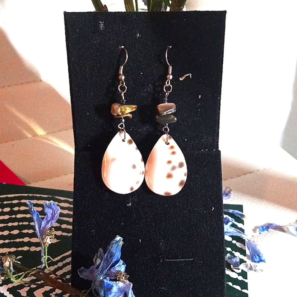 🌁 HANDMADE: MOTHER OF PEARL/TIGER'S EYE FISHHOOK EARRINGS.